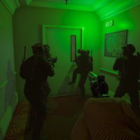 《严阵以待》游戏封面